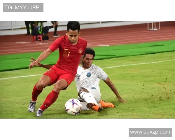 足球球星情侣写真集展现真实魅力，两位超级球员演绎浪漫情缘