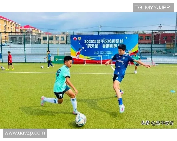 足球巨星亲自操刀训练儿子 培养未来天才的幕后故事揭秘 足球巨星亲自操刀训练儿子 培养未来天才的幕后故事揭秘